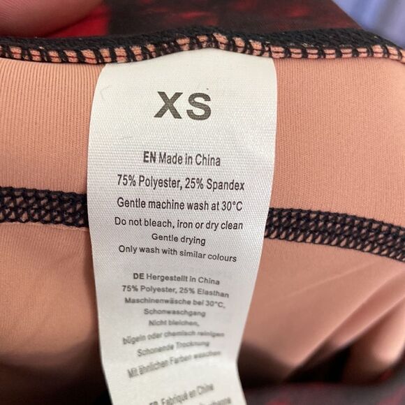 Porsit legging black and red rose print NWT Sz Xs - Picture 6 of 7